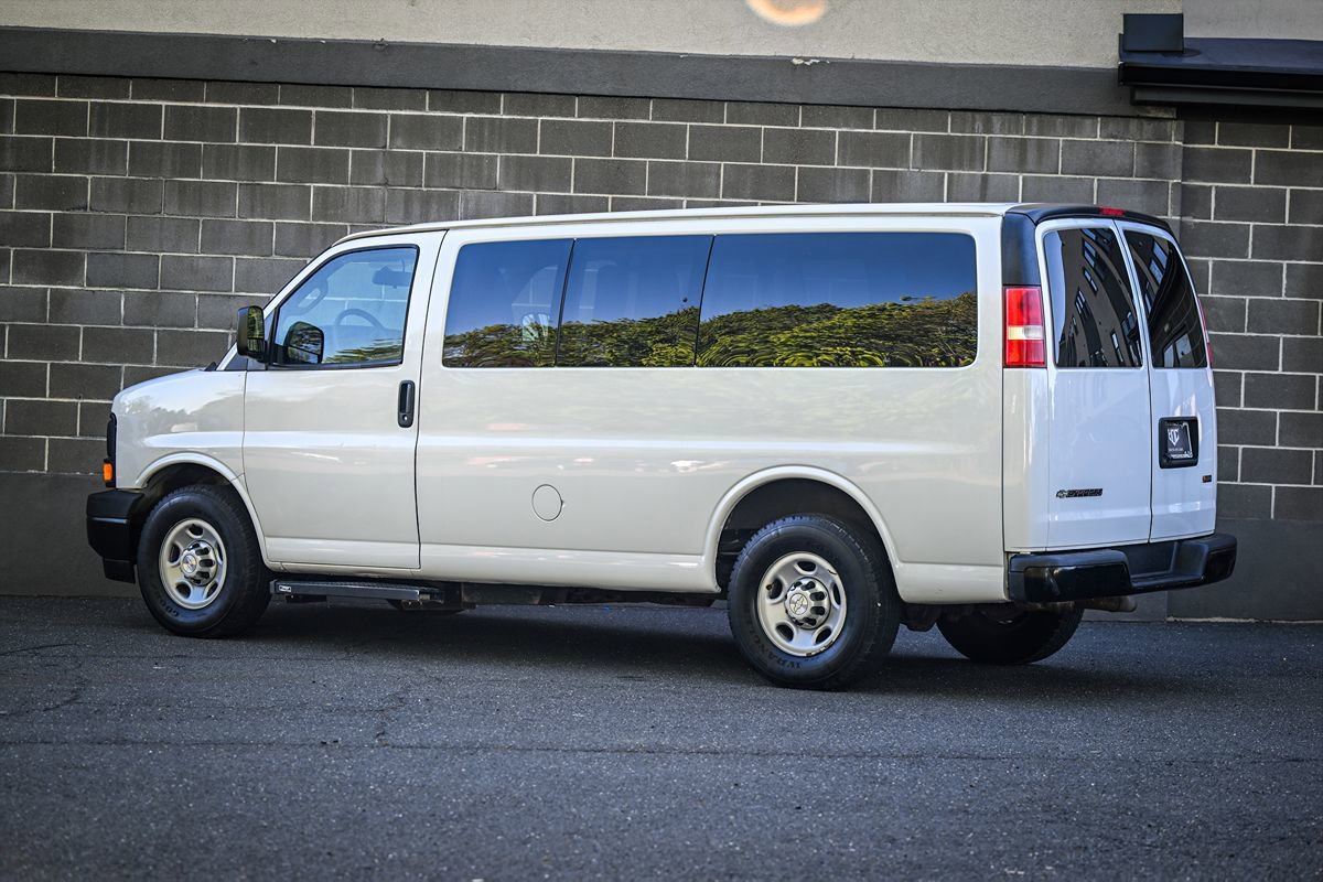 Used 2017 Chevrolet Express 2500 LS RWD image 4