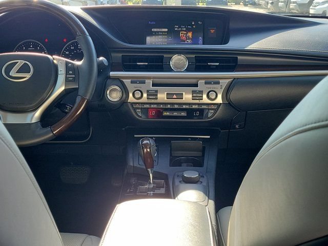 Used 2015 Lexus ES 350 w/ Premium Package FWD image 5