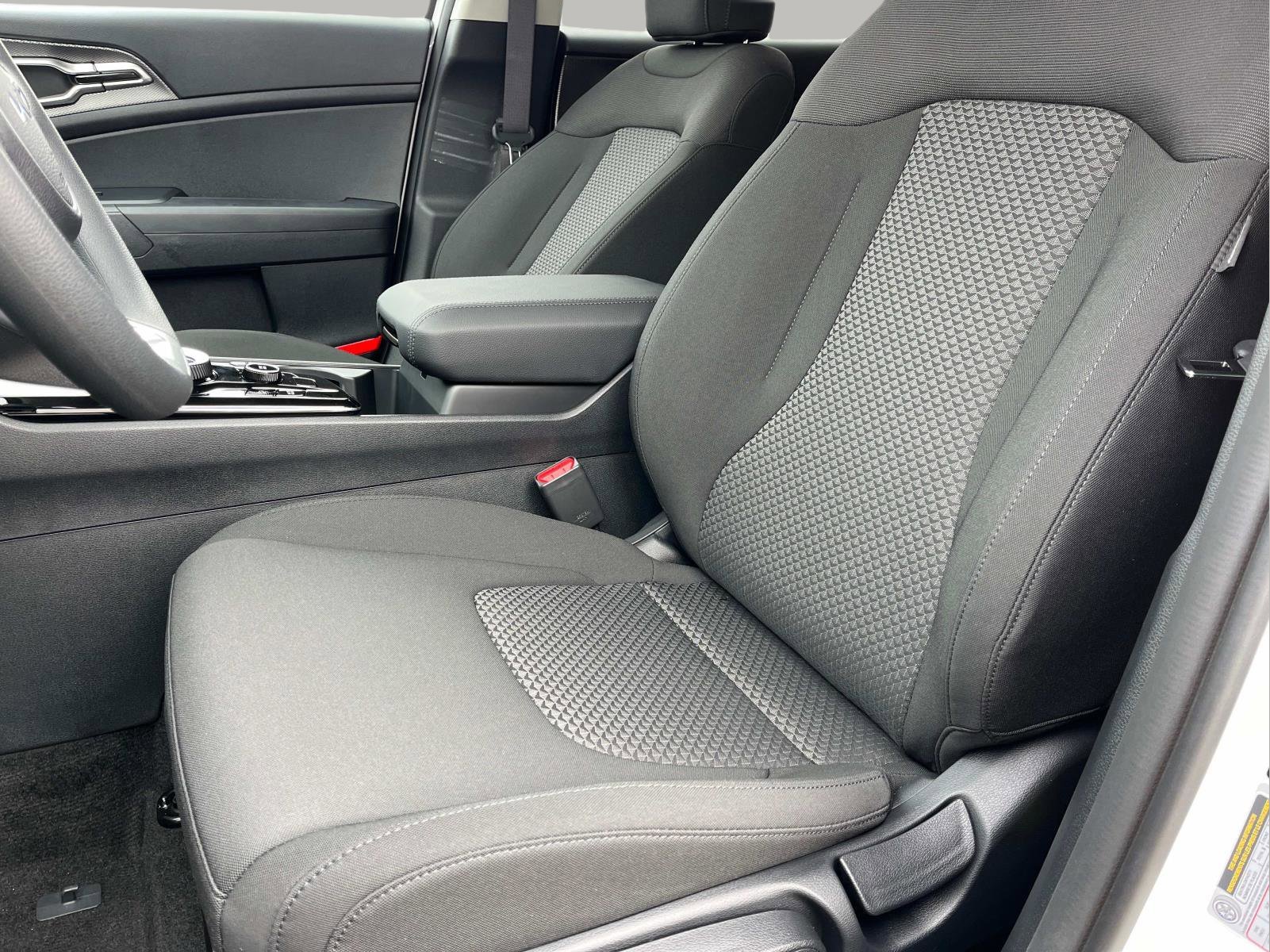 New 2025 Kia Sportage LX image 24