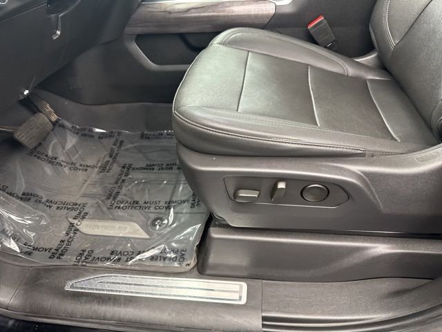 Used 2024 Chevrolet Silverado 3500 LTZ w/ LTZ Convenience Package image 32