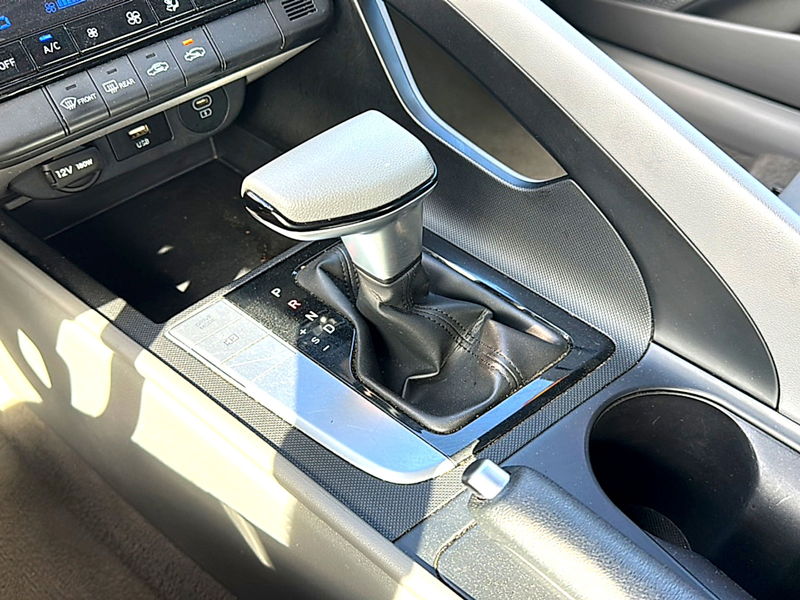 Used 2024 Hyundai Elantra SEL FWD image 35