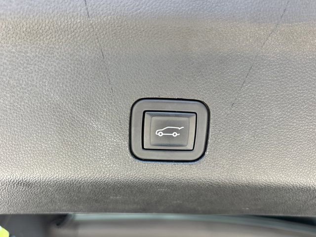Used 2023 GMC Yukon SLT w/ SLT Premium Package AWD/4WD image 9