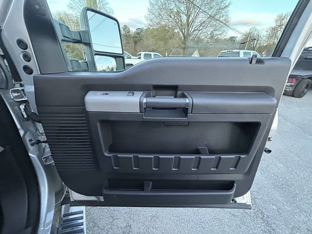 Used 2015 Ford F350 Lariat w/ Lariat Interior Package image 22