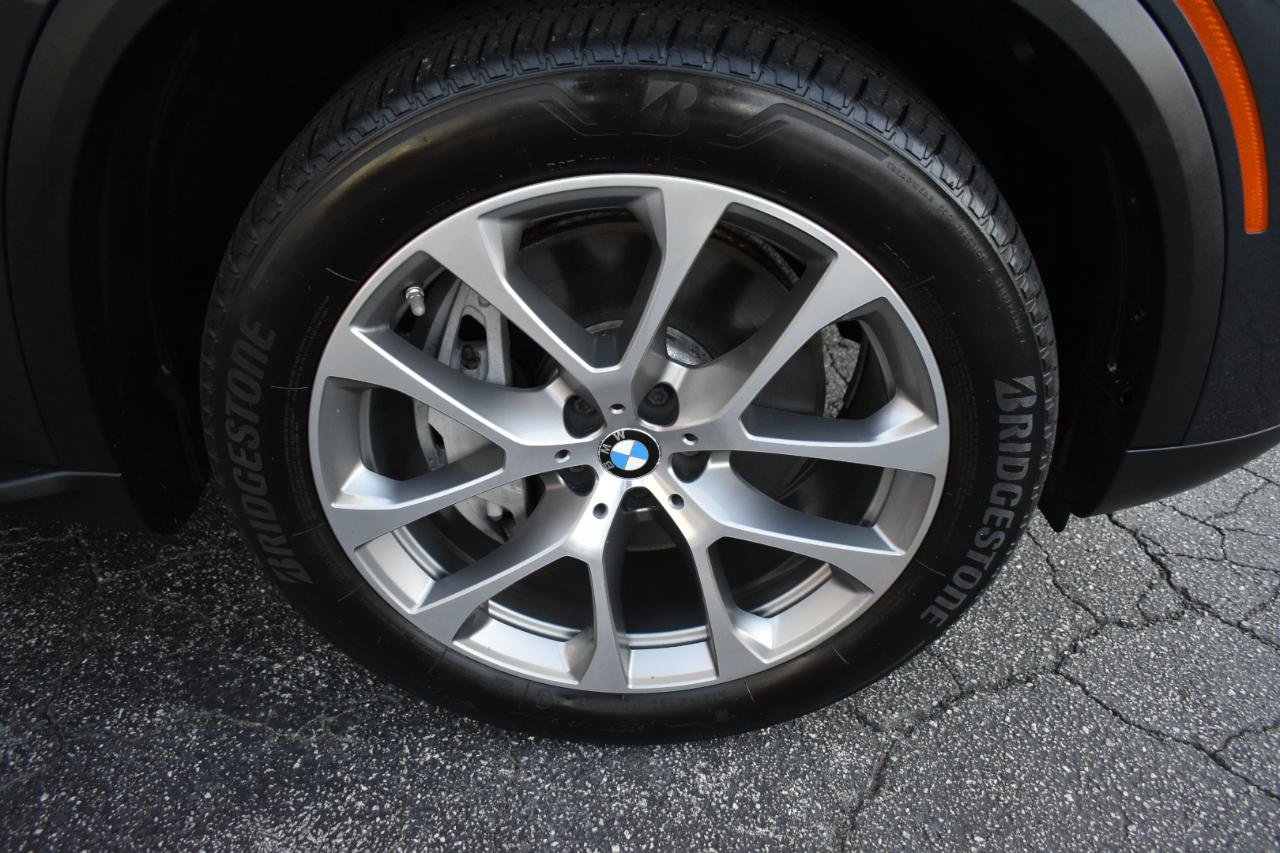 Used 2019 BMW X5 xDrive50i w/ Parking Assistance Package AWD/4WD image 35
