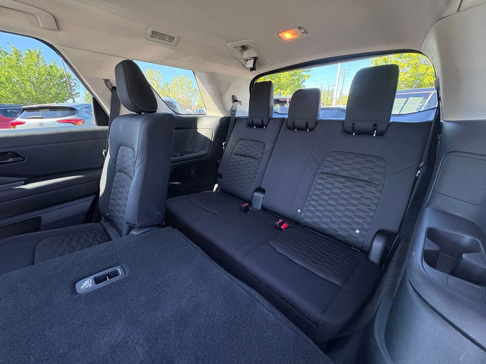 Used 2025 Nissan Pathfinder SV image 31