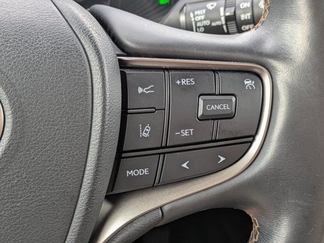 Used 2021 Lexus UX 200 w/ Premium Package FWD image 23