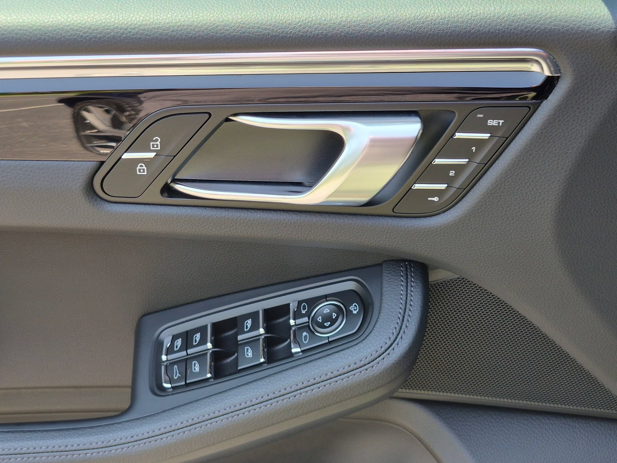 Certified 2026 Porsche Macan AWD/4WD image 23