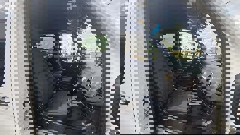 Used 2025 Mercedes-Benz Sprinter 2500 image 21