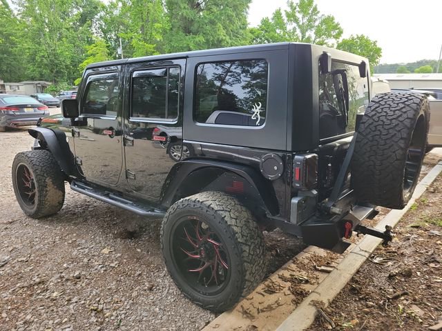 Used 2010 Jeep Wrangler Unlimited Sahara AWD/4WD image 5