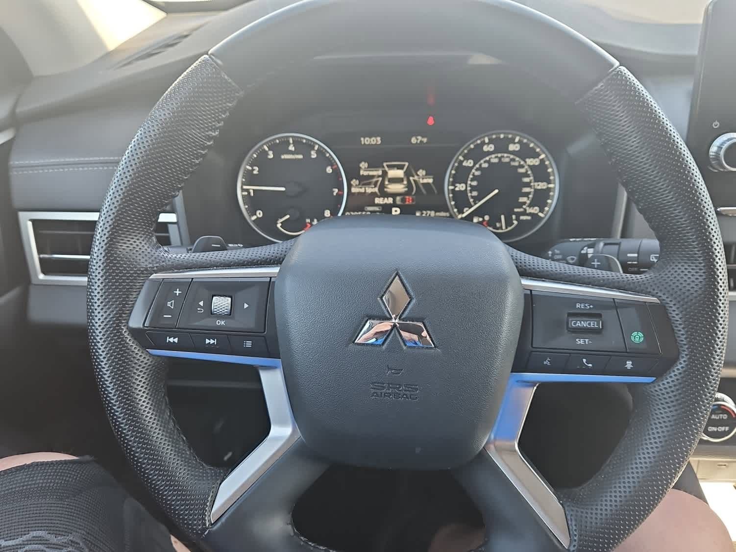 Used 2023 Mitsubishi Outlander SE image 16