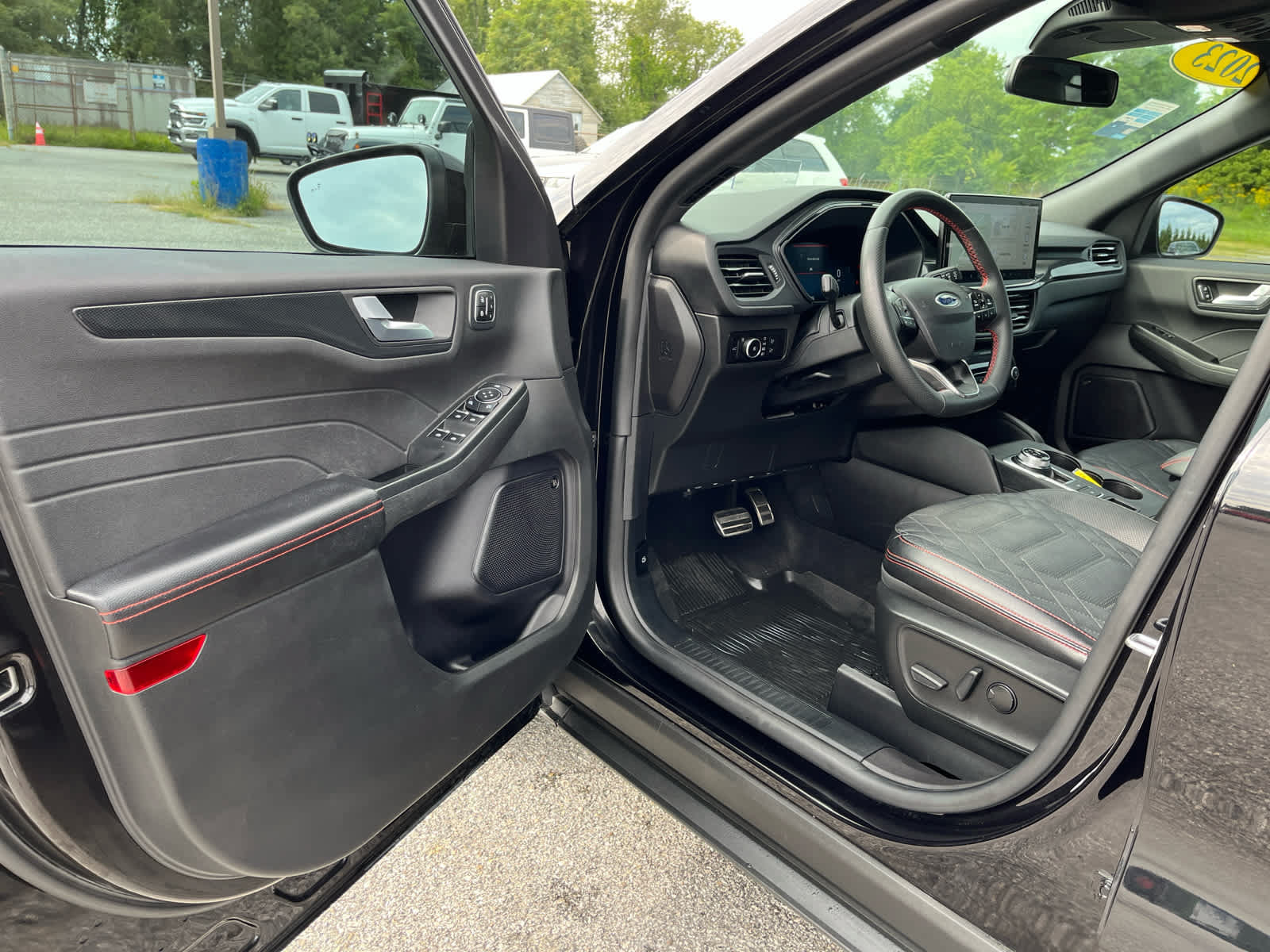 Used 2023 Ford Escape ST-Line Elite w/ Premium Technology Package AWD/4WD image 9