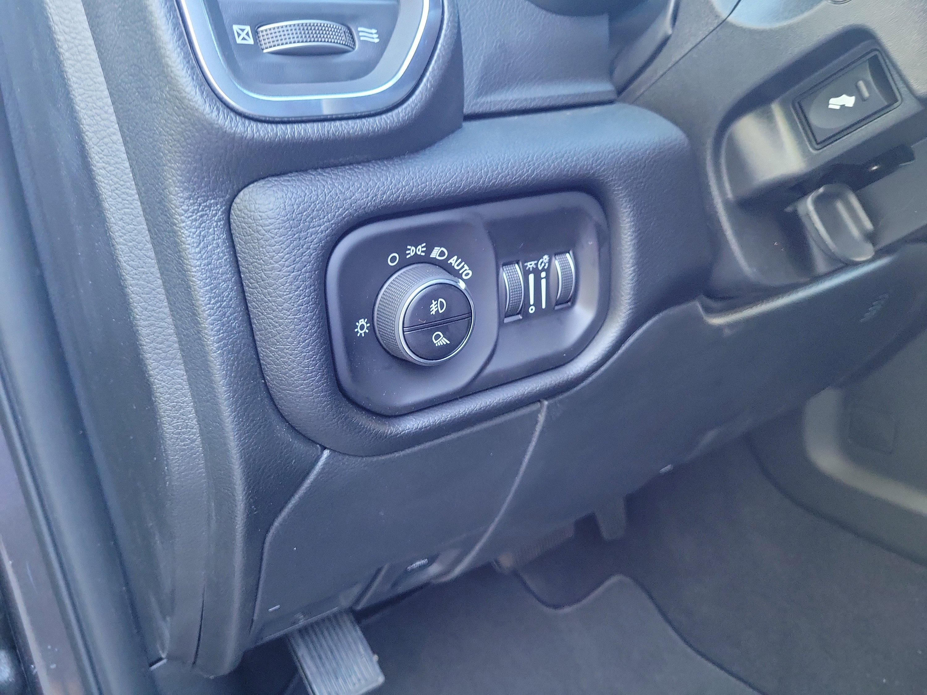 New 2026 RAM 2500 Laramie AWD/4WD image 26
