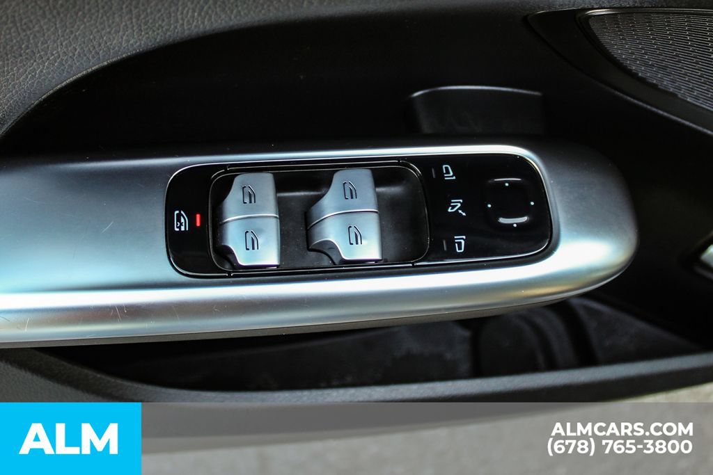 Used 2025 Mercedes-Benz C 300 Sedan image 39