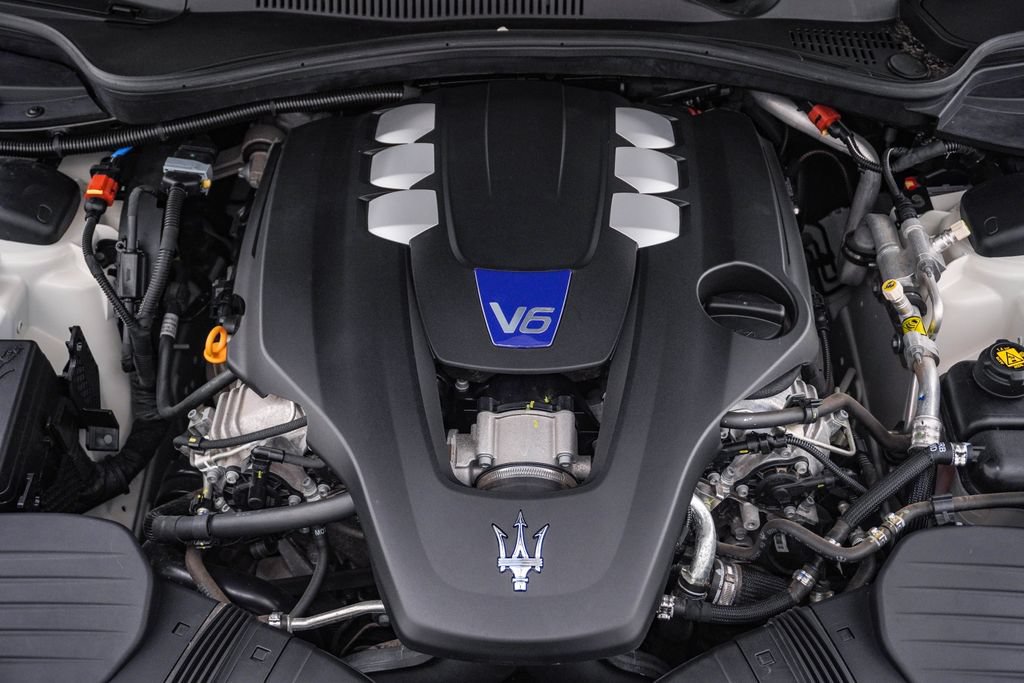 Certified 2024 Maserati Ghibli Modena Q4 AWD/4WD image 29