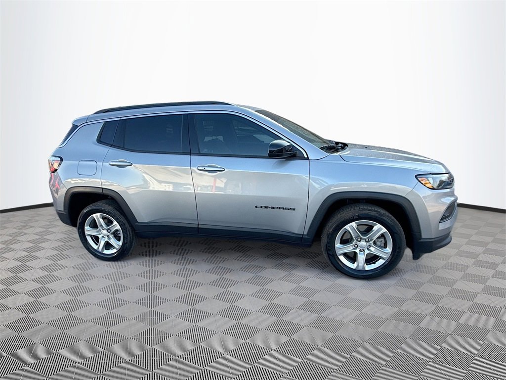 Used 2023 Jeep Compass Latitude image 5