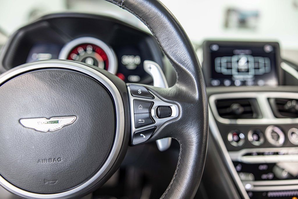 Used 2020 Aston Martin DB11 Coupe image 23
