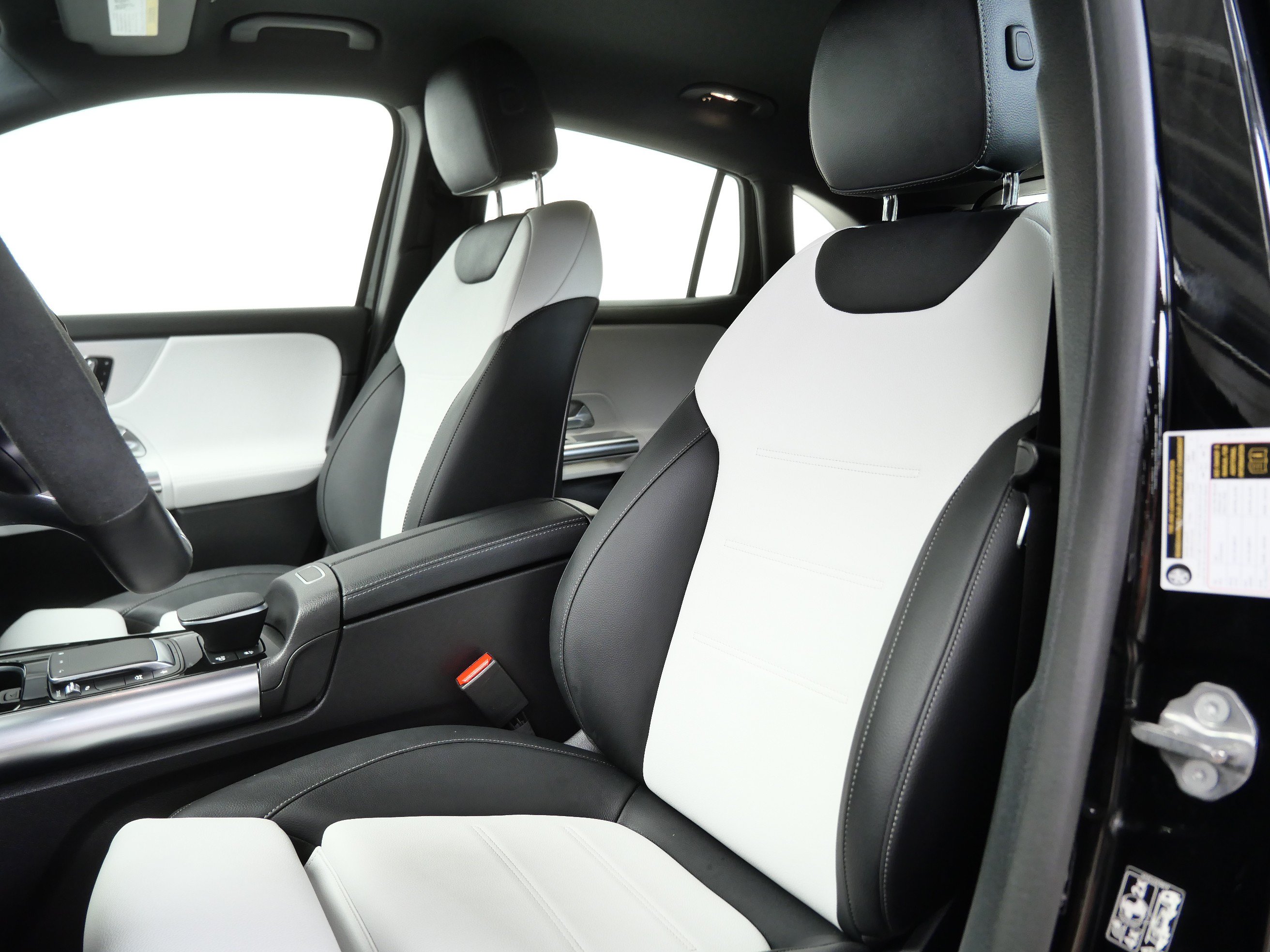 Certified 2023 Mercedes-Benz GLA 35 AMG 4MATIC image 15