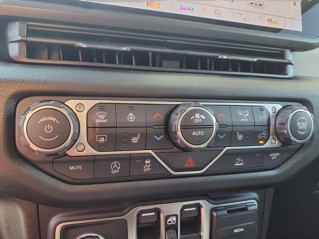 New 2026 Jeep Gladiator Sport AWD/4WD image 7