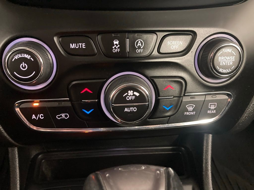 Used 2019 Jeep Cherokee Limited image 8