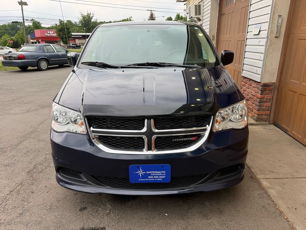 Used 2016 Dodge Grand Caravan SXT w/ Rear Park Assist Package FWD image 8
