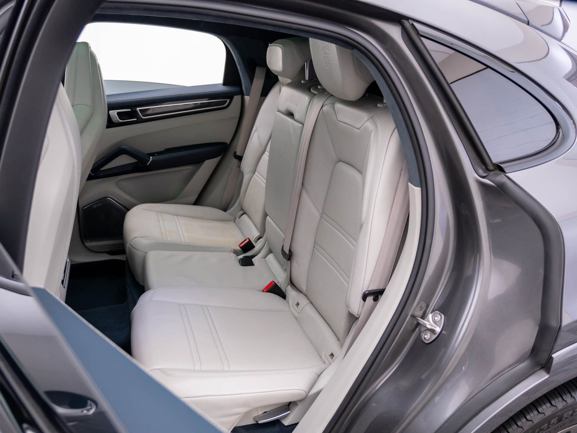 Used 2021 Porsche Cayenne GTS image 20