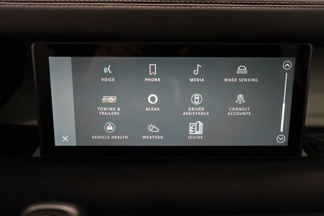 Used 2024 Land Rover Defender 110 S image 18