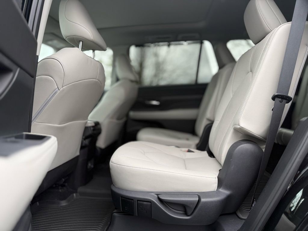 Certified 2025 Toyota Grand Highlander Limited image 16