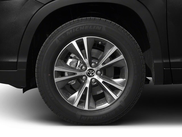 Used 2017 Toyota Highlander Plus AWD/4WD image 10