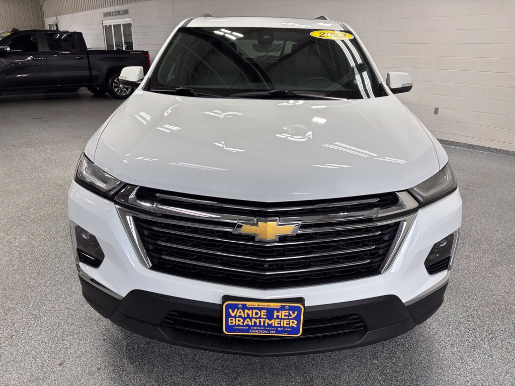 Used 2023 Chevrolet Traverse LT w/ LT Premium Package AWD/4WD image 2