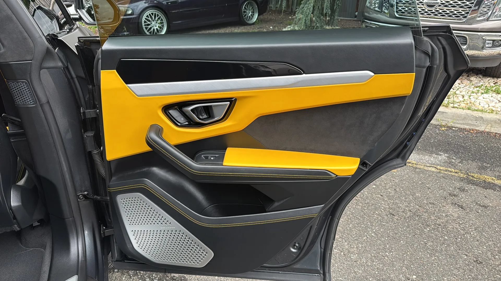 Used 2019 Lamborghini Urus AWD/4WD image 17