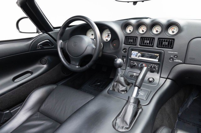 Used 2002 Dodge Viper RT/10 image 10
