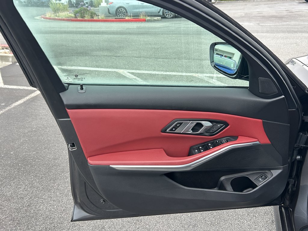 Used 2022 BMW 330i Sedan w/ M Sport Package RWD image 11