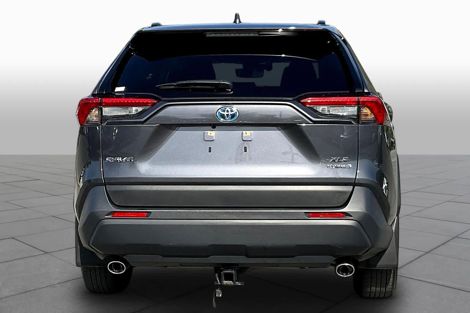 Used 2024 Toyota RAV4 XLE Premium w/ Weather Package image 9
