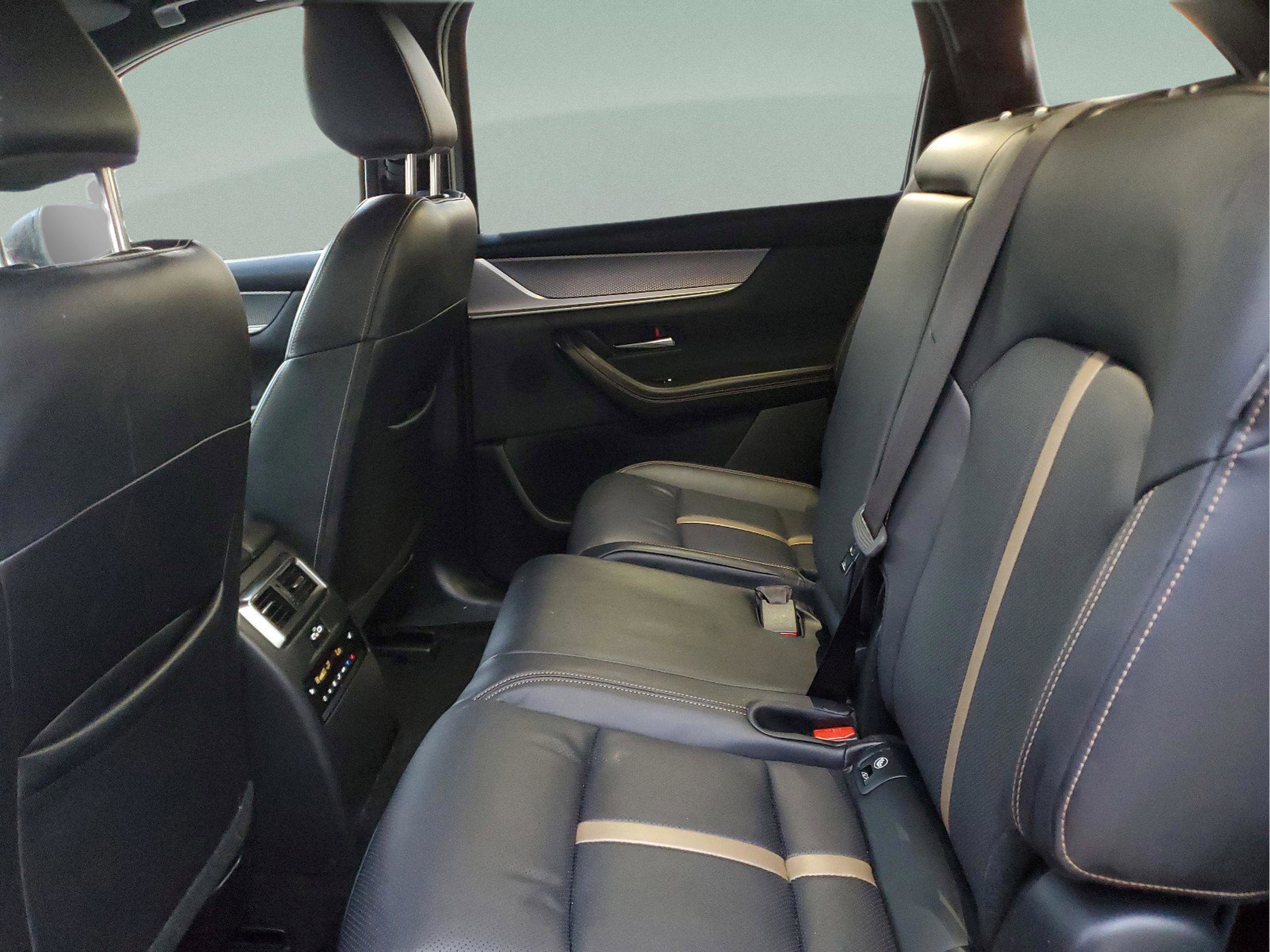 Used 2025 MAZDA CX-70 Plug-In Hybrid w/ Premium Plus AWD/4WD image 6