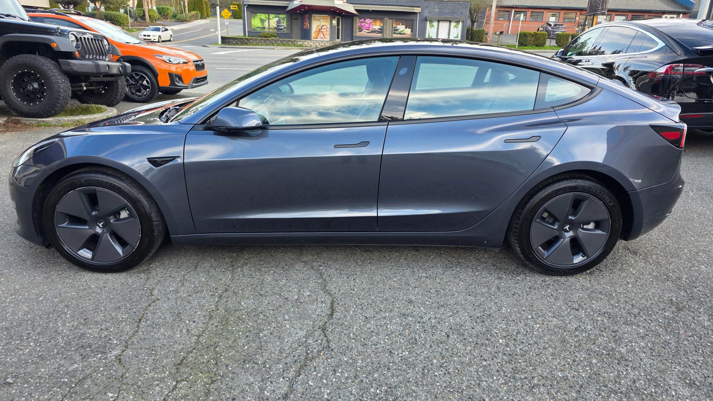 Used 2023 Tesla Model 3 Standard Range image 8