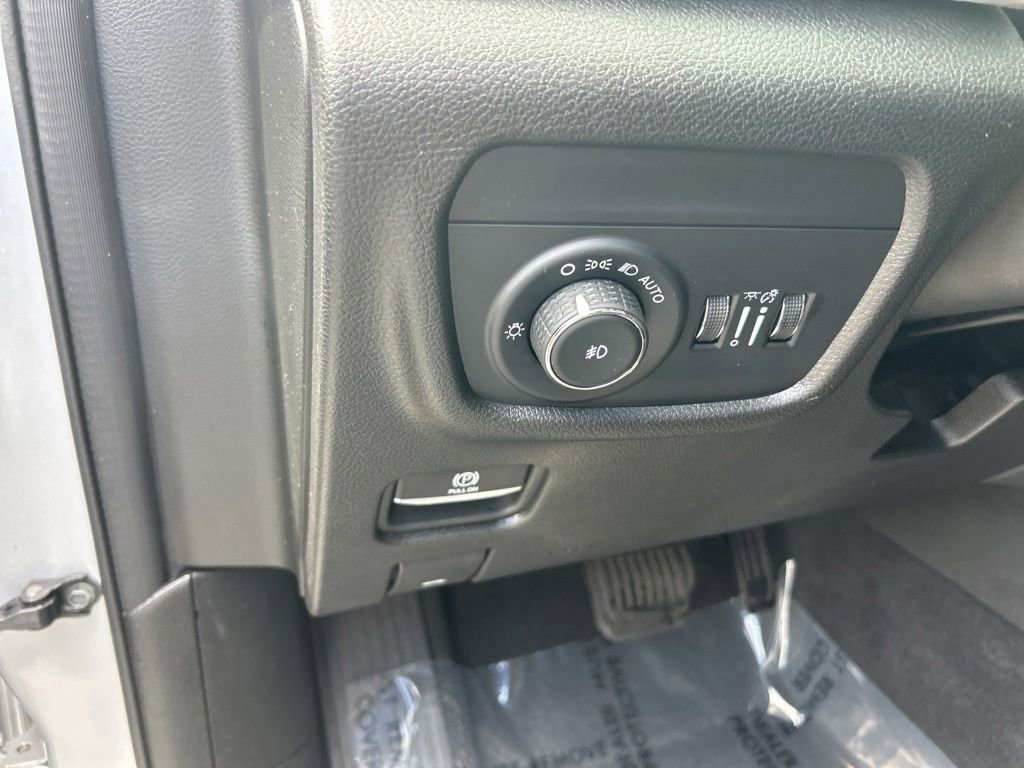 Used 2024 Jeep Grand Cherokee Limited w/ Black Appearance Package RWD image 36