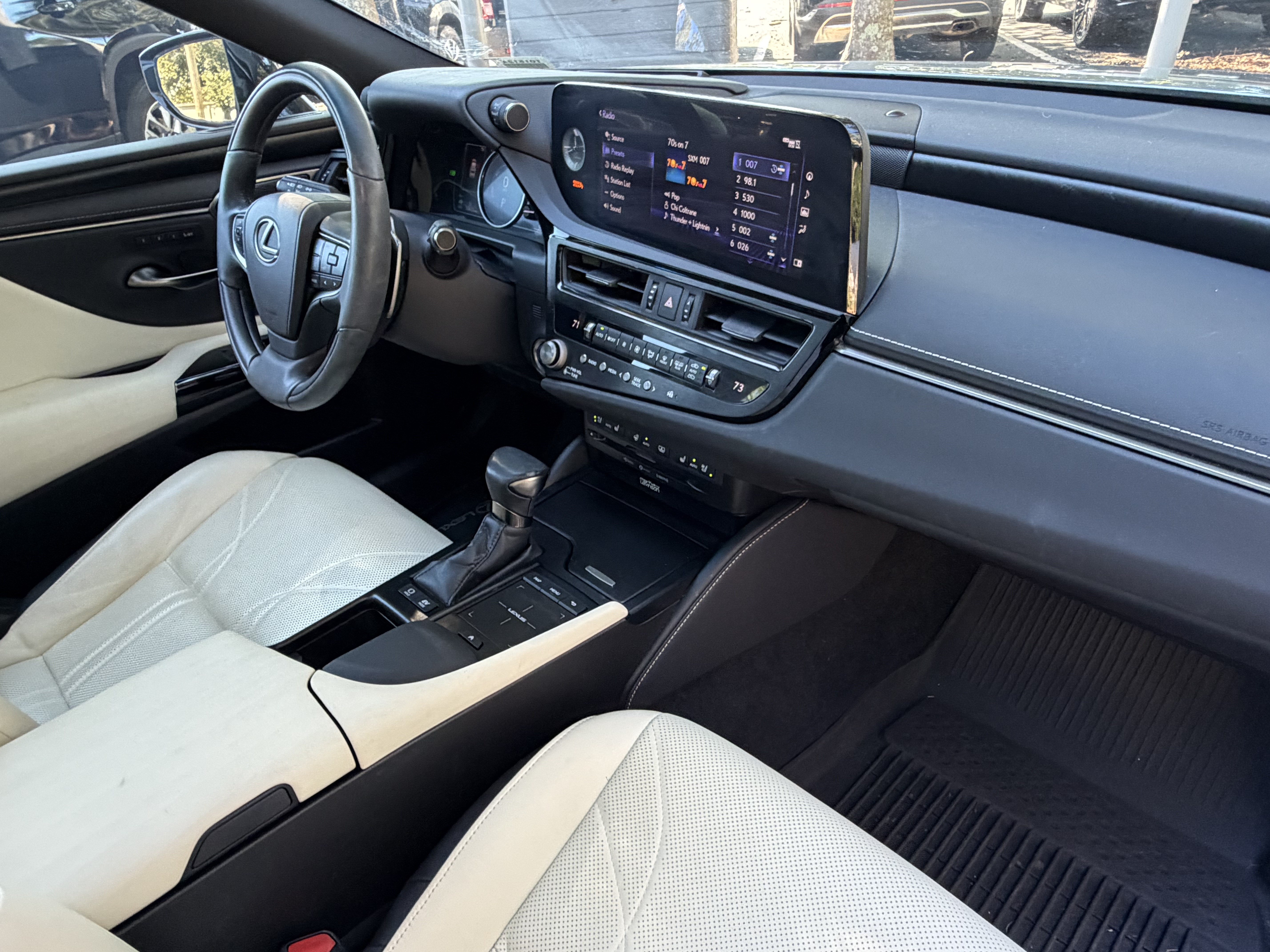 Used 2022 Lexus ES 300h Ultra Luxury FWD image 46