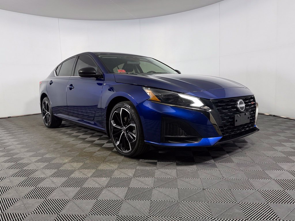 Used 2023 Nissan Altima 2.5 SR AWD/4WD image 5