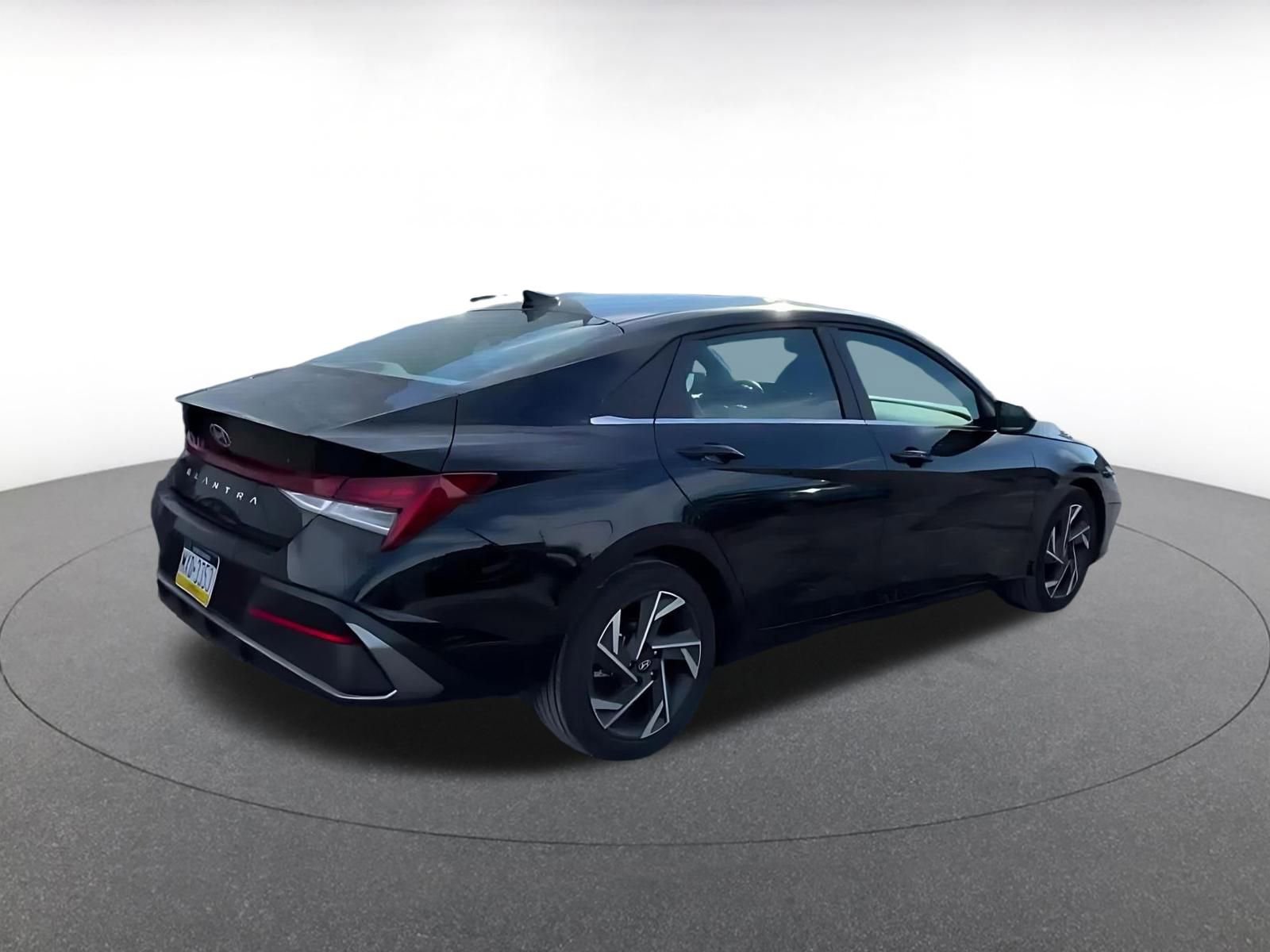 Used 2025 Hyundai Elantra SEL image 15