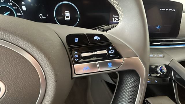 Certified 2024 Hyundai Elantra SEL w/ Convenience Package FWD image 16