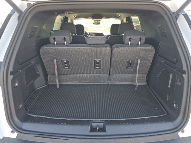 New 2027 Chevrolet Traverse LT w/ Driver Confidence Package FWD image 16