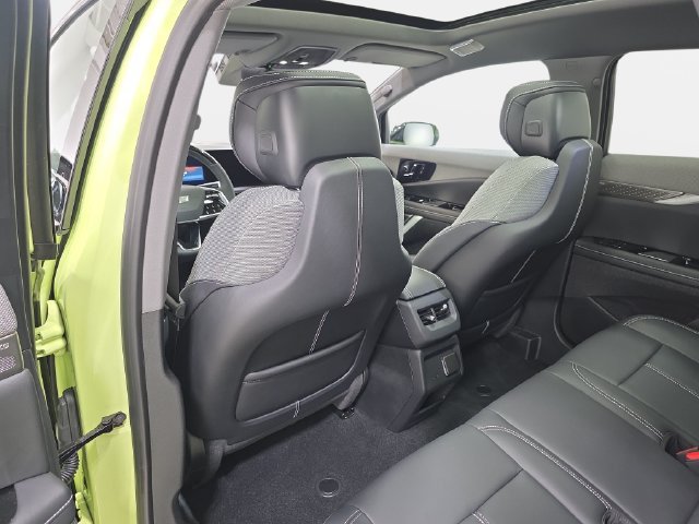 New 2027 Cadillac Optiq Sport w/ LPO, Floor Liner Package AWD/4WD image 10