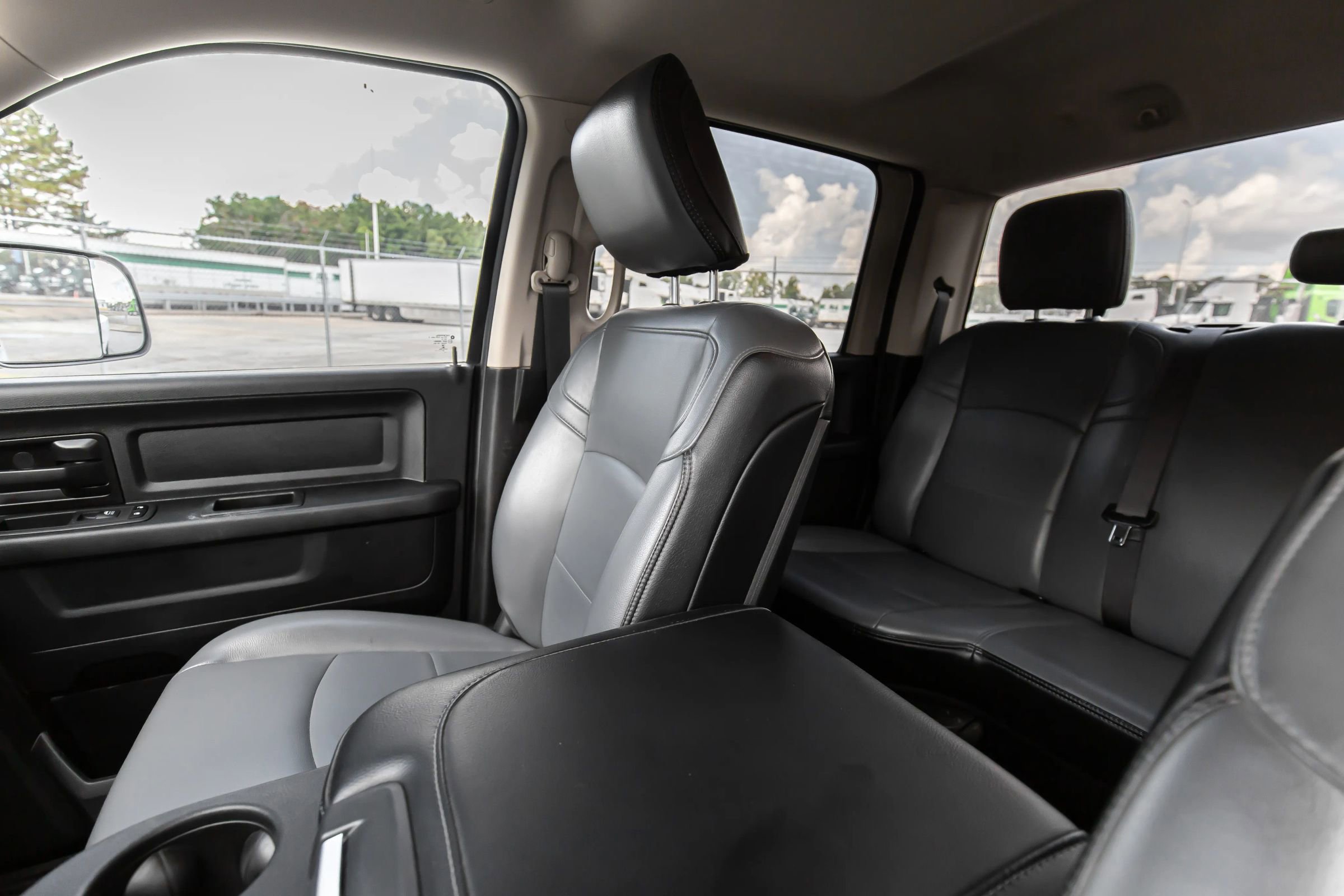 Used 2020 RAM 3500 Tradesman w/ Chrome Appearance Group image 22