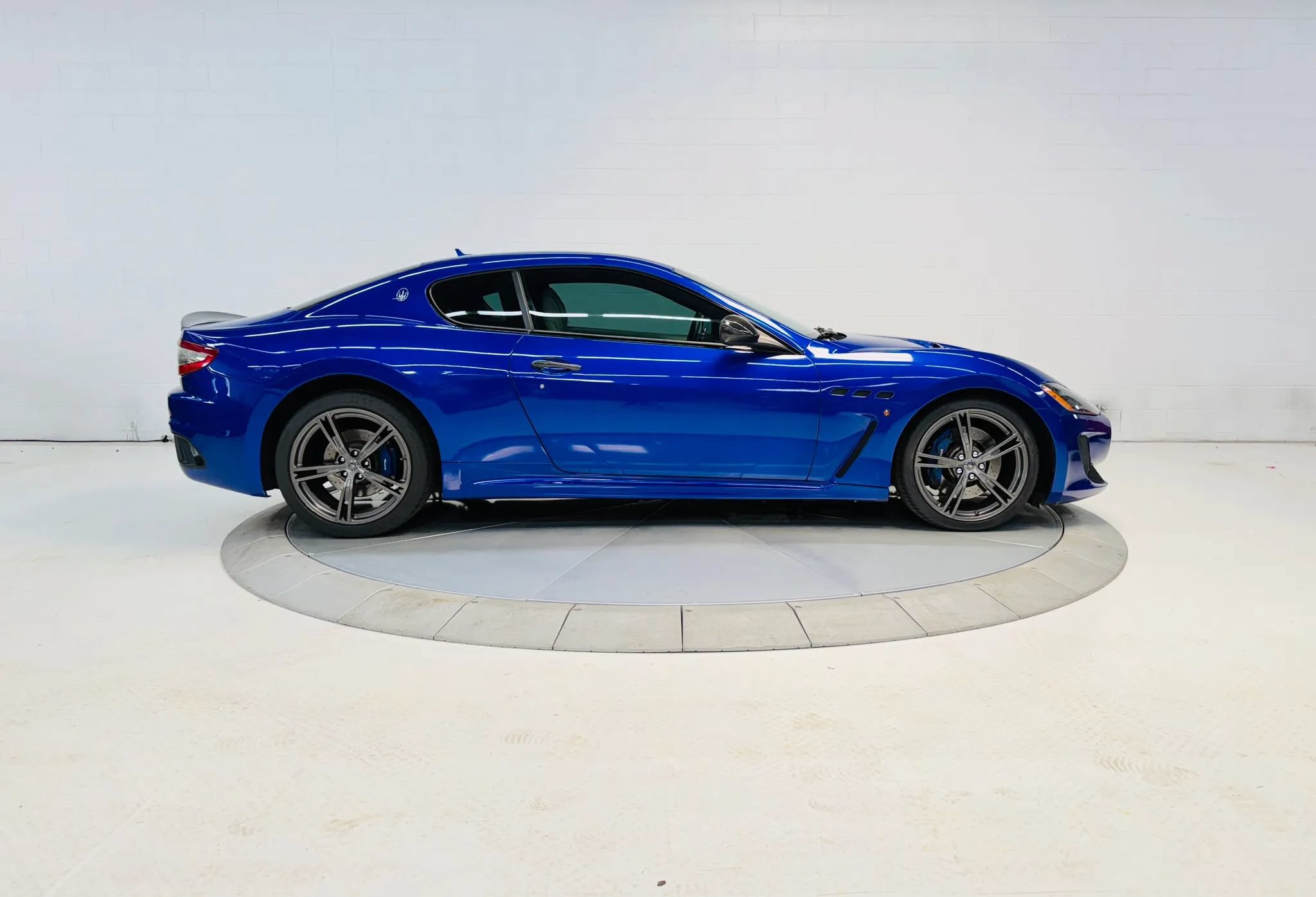 Used 2015 Maserati GranTurismo MC Centennial RWD image 2