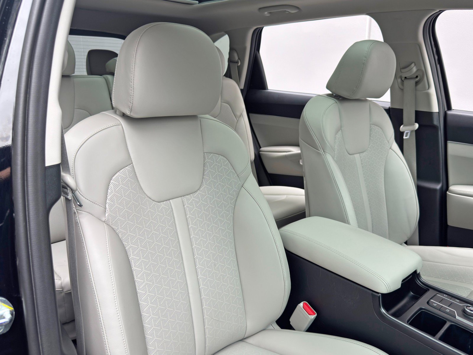 Used 2023 Kia Sorento S w/ Panoramic Sunroof Package FWD image 36