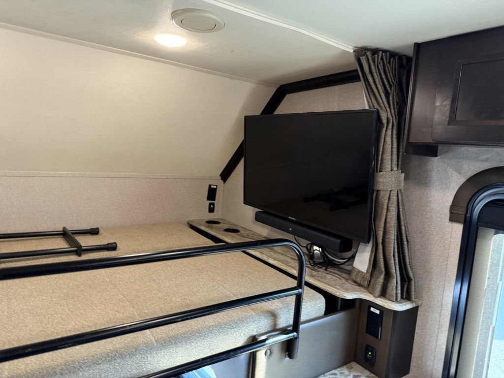 Used 2018 RAM 5500 SLT w/ Quick Order Package 29G SLT image 53