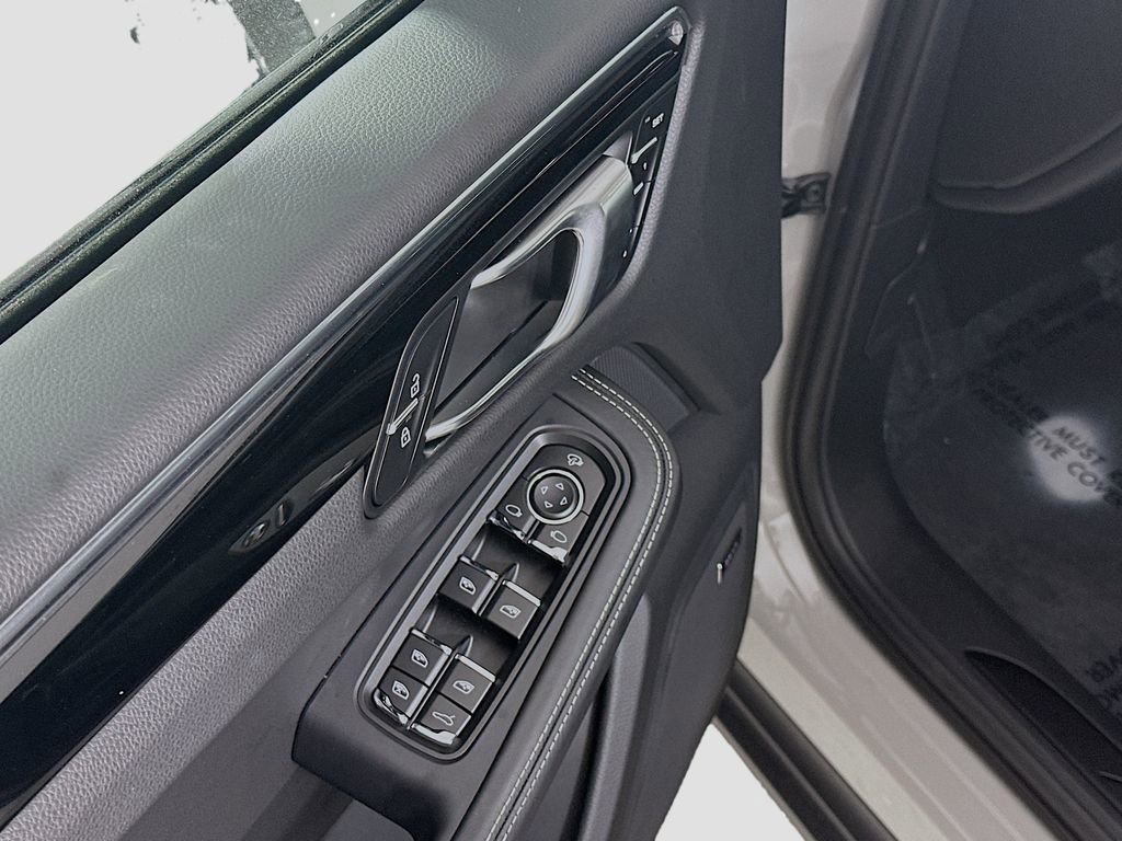 New 2026 Porsche Macan Turbo AWD/4WD image 20