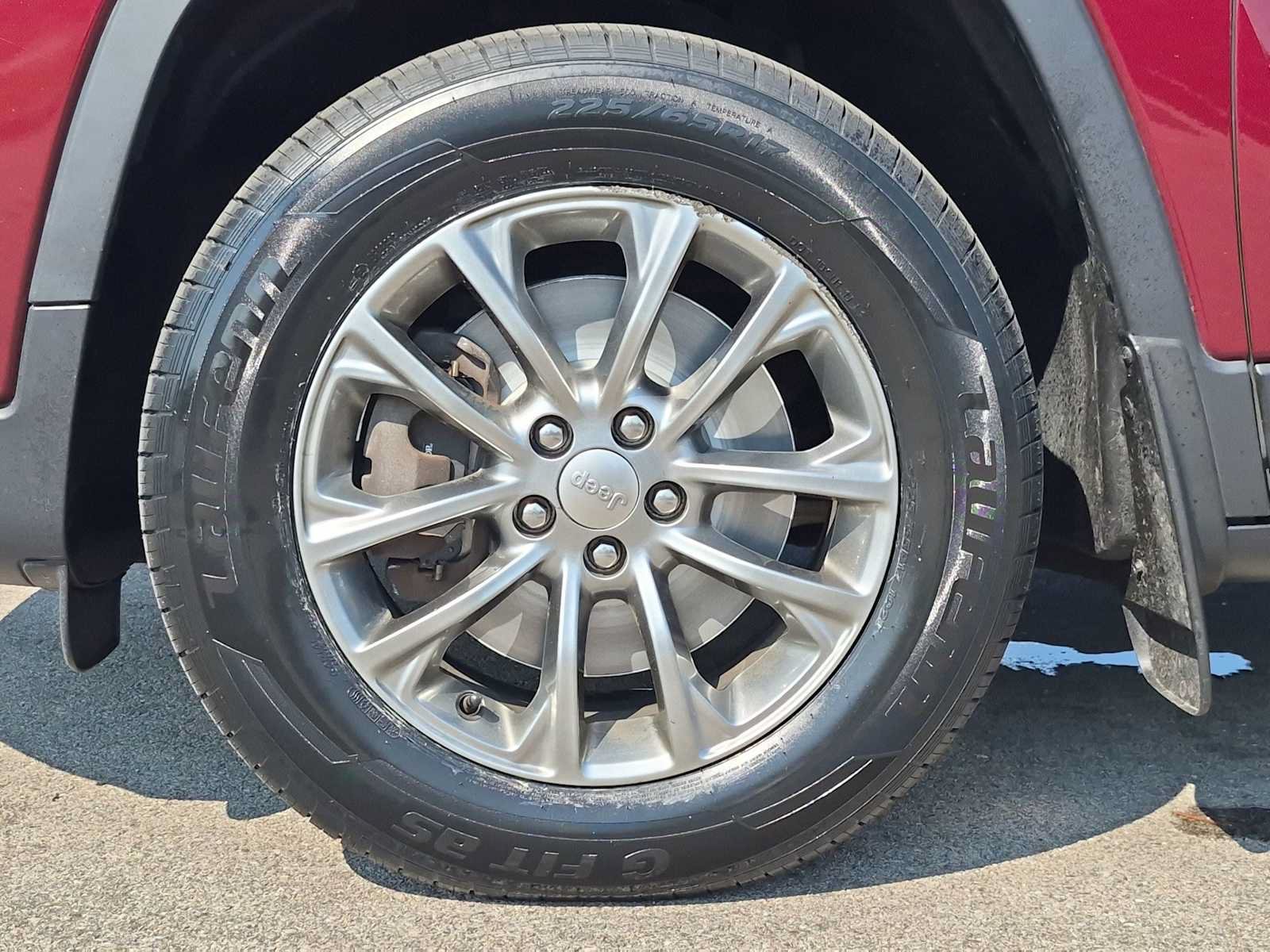 Used 2019 Jeep Cherokee Latitude Plus w/ Comfort/Convenience Group AWD/4WD image 13