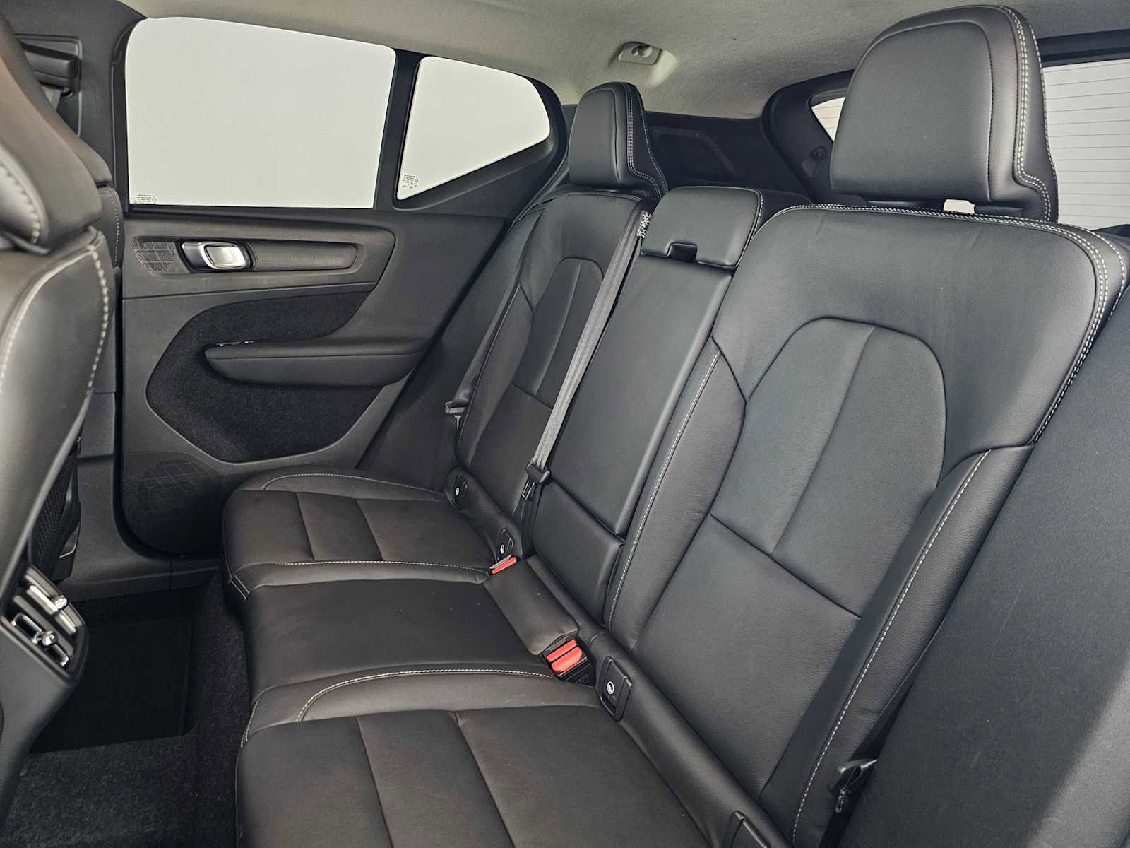 Used 2019 Volvo XC40 T5 Momentum image 17