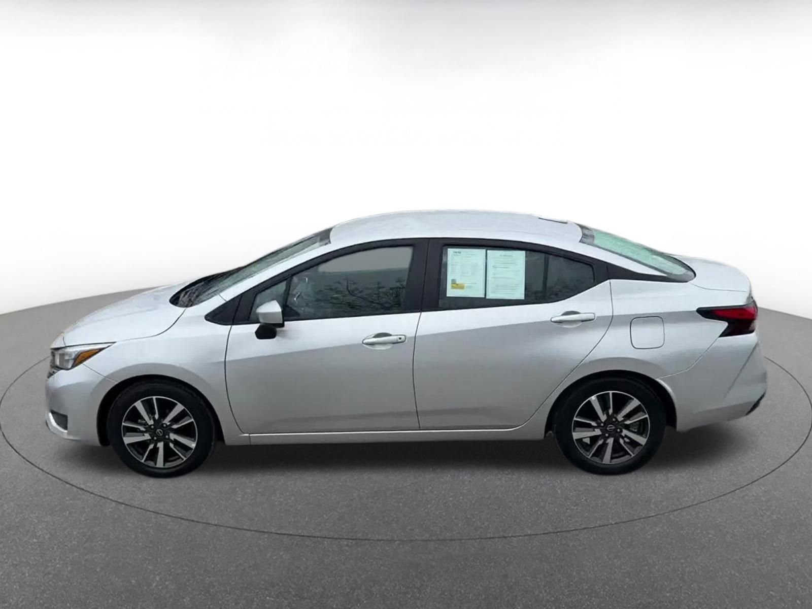 Used 2025 Nissan Versa SV FWD image 9